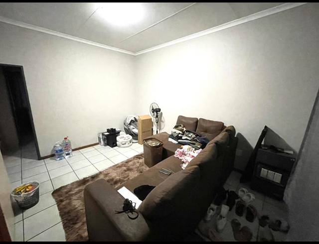 2 BEDROOM PROPERTY TO RENT IN BULT WEST